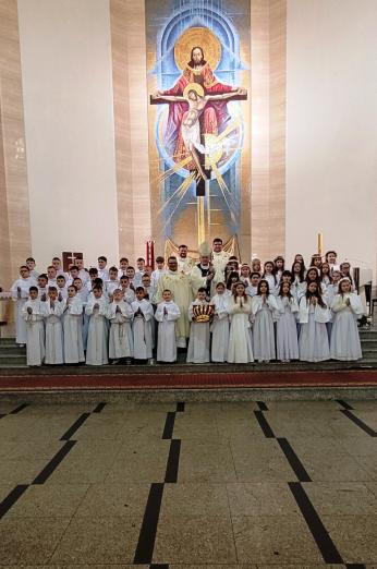 Dzieci jako znaki Bożej miłości. Podniosła uroczystość Matki Bożej Fatimskiej w terespolskiej parafii