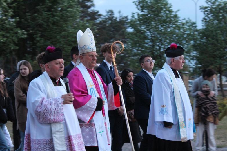 Uroczyste poświęcenie kapliczek oraz Nabożeństwo Fatimskie w siemiatyckiej parafii św. Andrzeja Boboli