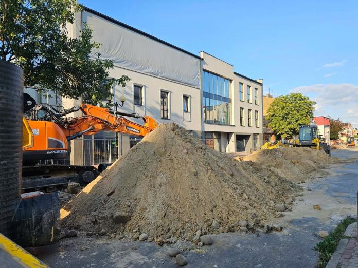 Ulica Biskupa Świrskiego niemal w całości nieprzejezdna. Kierowcy muszą liczyć się z utrudnieniami