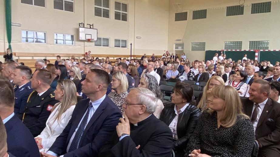 16 lat z imieniem płk. pil. Zdzisława Krasnodębskiego. Uroczysty Dzień Patrona w Woli Osowińskiej